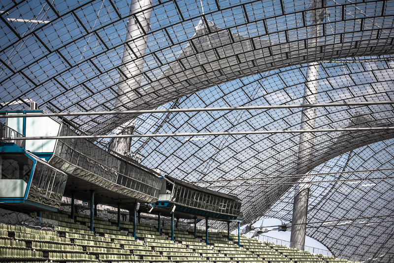 Architektur - Architekturfotografie - Dach - Deutschland - Filmlook - München - Olympiastadion - Stuhl     von Franco Tessarolo