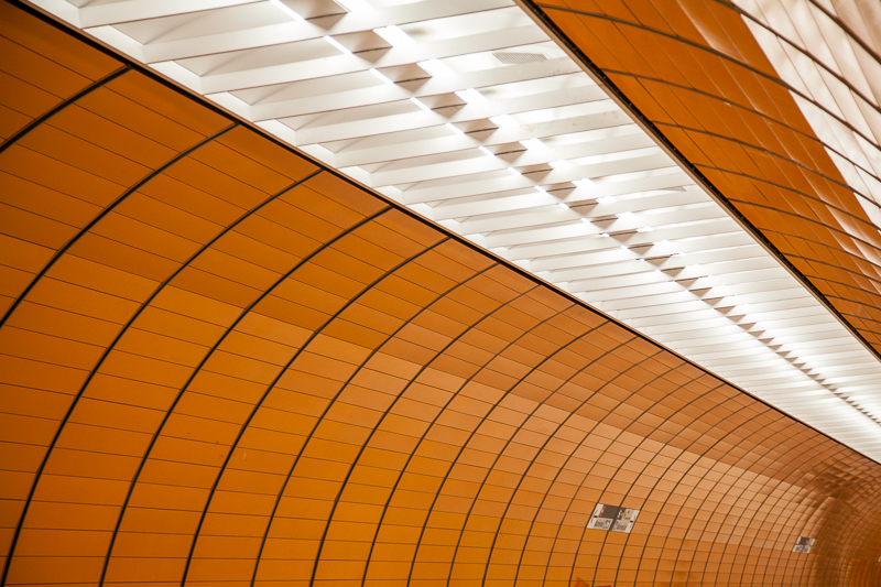 Architektur - Architekturfotografie - Deutschland - Marienplatz - München - U-Bahn         von Franco Tessarolo