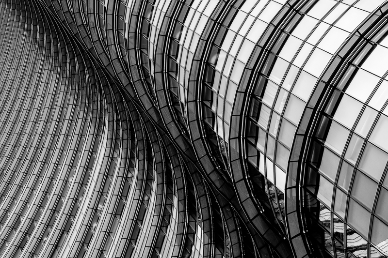 Architektur - Architekturfotografie - Fassade - Instagram - Italien - Mailand - Monochrom - UniCredit A Tower - View   von Franco Tessarolo