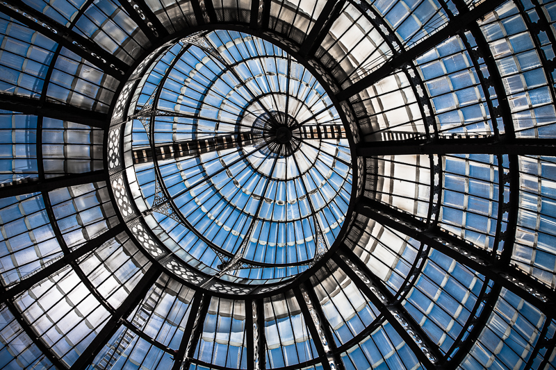 Architektur - Architekturfotografie - Filmlook - Galleria Vittorio Emanuele II - Glaskuppel - Italien - Mailand - View     von Franco Tessarolo