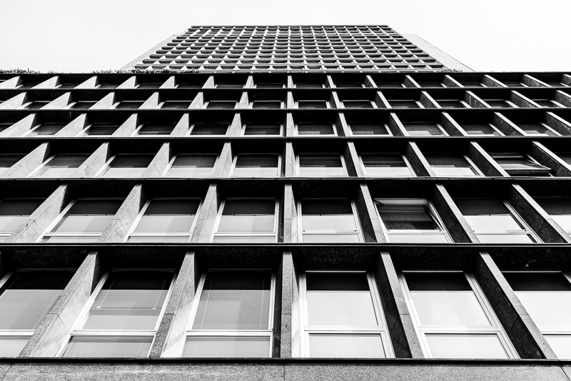 Architektur - Architekturfotografie - Instagram - Italien - Mailand - Monochrom         von Franco Tessarolo