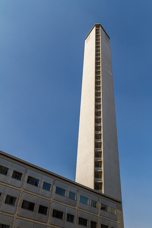 Architektur - Architekturfotografie - Italien - Mailand - Pirelli Tower           von Franco Tessarolo