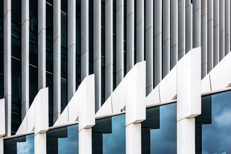 Architektur - Architekturfotografie - EDP Towers - Instagram - Lissabon - Portugal         von Franco Tessarolo