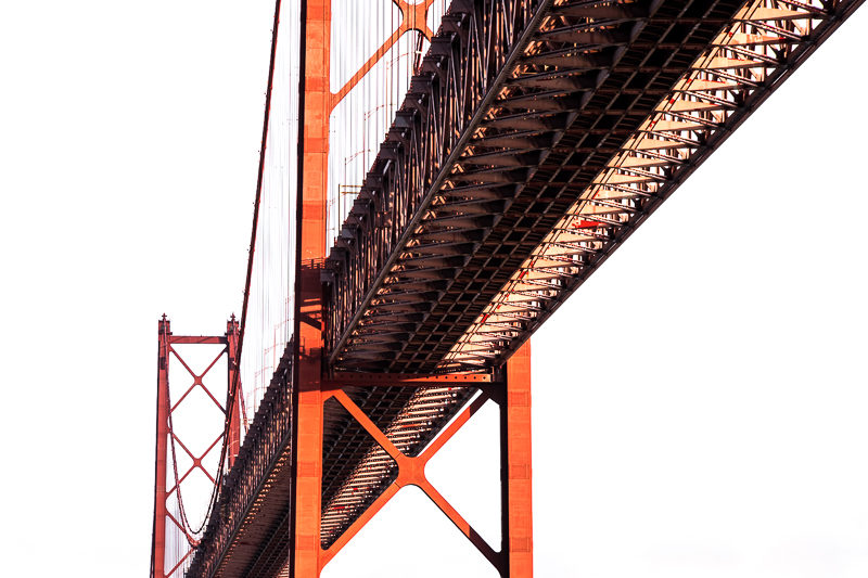 Architektur - Architekturfotografie - Brücke vom 25 April - Lissabon - Portugal           von Franco Tessarolo