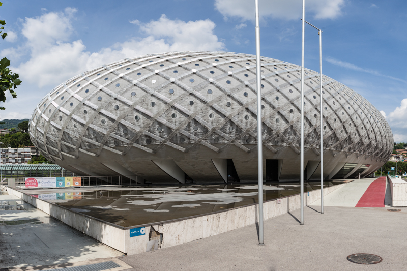 Architektur - Architekturfotografie - Centro Ovale - Chiasso - Panorama - Tessin         von Franco Tessarolo