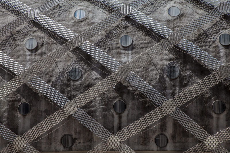 Architektur - Architekturfotografie - Chiasso - Fassade - Tessin           von Franco Tessarolo