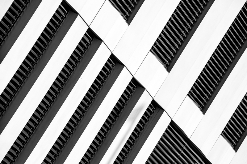 Architektur - Architekturfotografie - Fassade - Frick - Instagram - Monochrom         von Franco Tessarolo