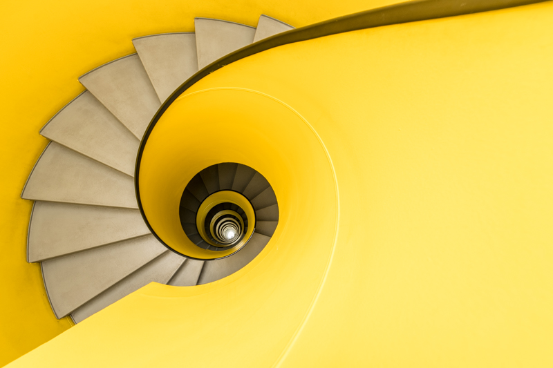 Architektur - Architekturfotografie - Gelb - Genf - Instagram - P+R Etoile - Spiraltreppe - Treppe     von Franco Tessarolo