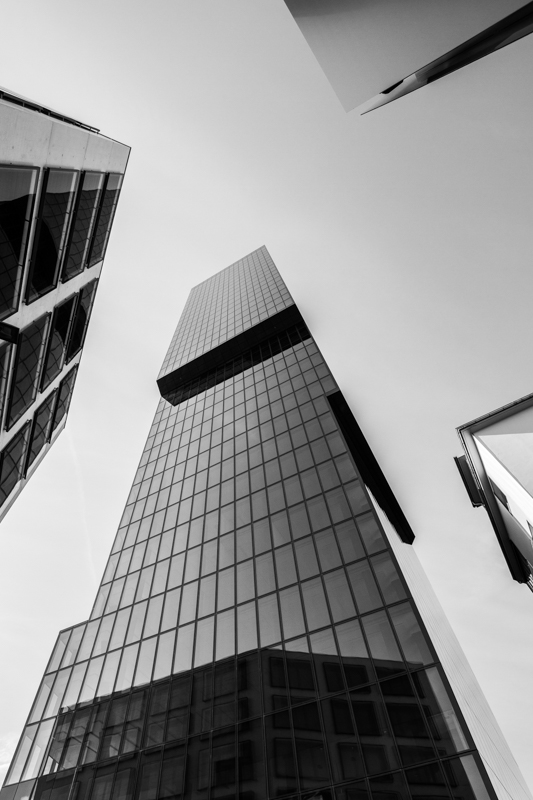 Architektur - Architekturfotografie - Glasfassade - Monochrom - Prime Tower - Zürich         von Franco Tessarolo