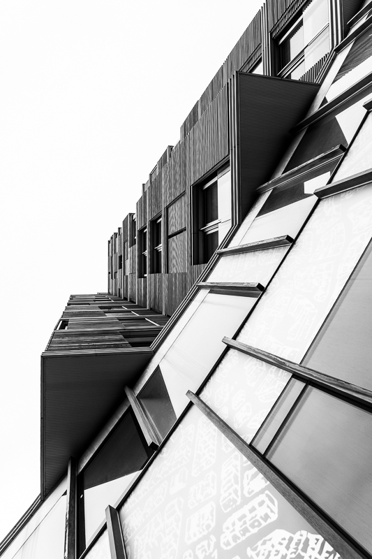 Architektur - Architekturfotografie - Credit Suisse - Monochrom - Spanien - Valencia         von Franco Tessarolo