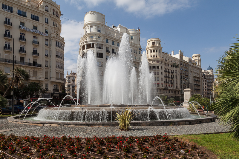Architektur - Architekturfotografie - Brunnen - Spanien - Valencia - Wasser         von Franco Tessarolo