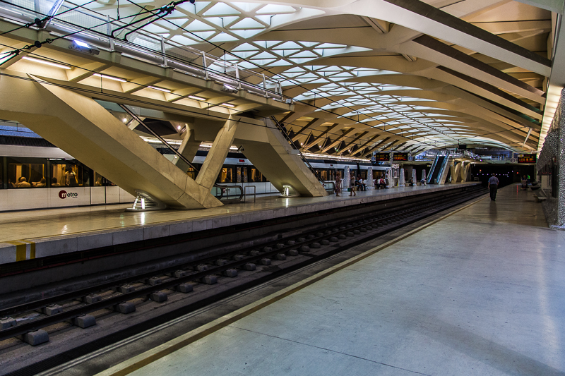 Architektur - Architekturfotografie - Avaiable Light - Calatrava - Spanien - U-Bahn - Valencia       von Franco Tessarolo