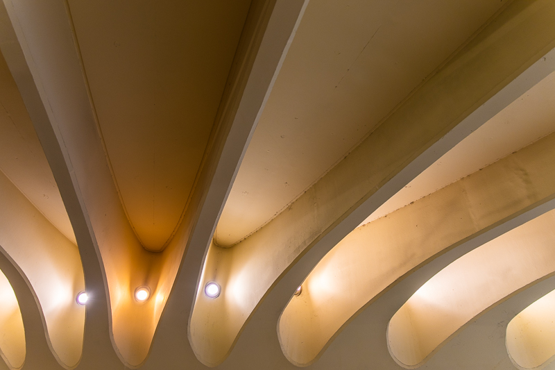 Alameda - Architektur - Architekturfotografie - Calatrava - Metro - Spanien - Valencia       von Franco Tessarolo